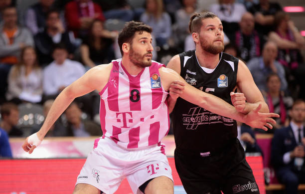 球进入禁区 球进入禁区